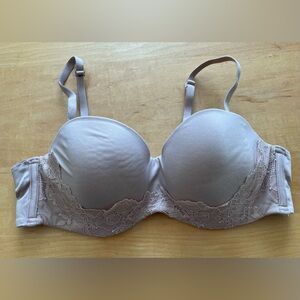 Victoria’s Secret lined strapless bra (straps come off). 36B. Excellent cond.